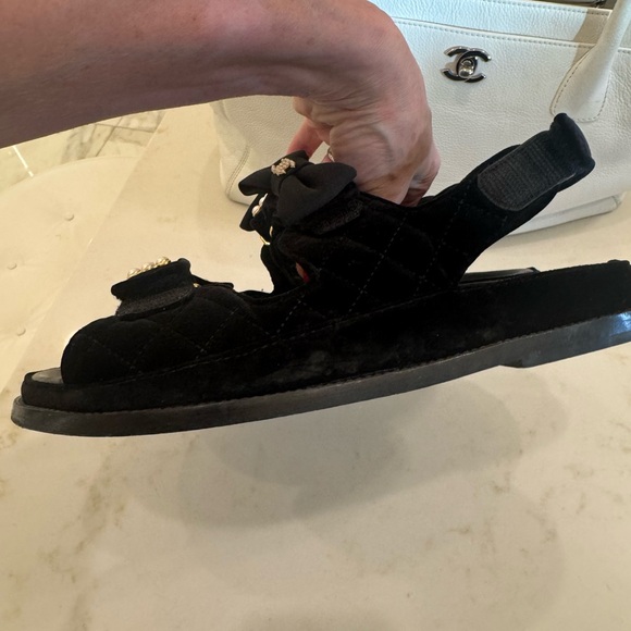CHANEL Black Sandals with Bow and Pearl Details - Picture 3 of 6